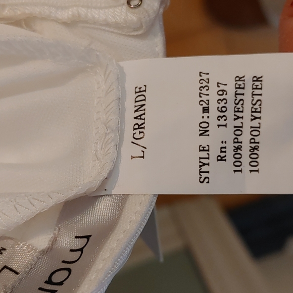 Ivory Backless Dress with A Line Skirt. Size Large - Picture 10 of 11